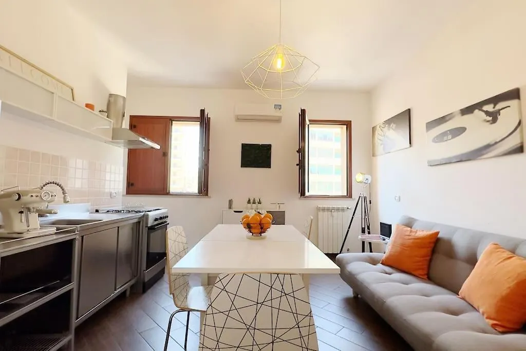 Molo Five Apartment Palermo Italy