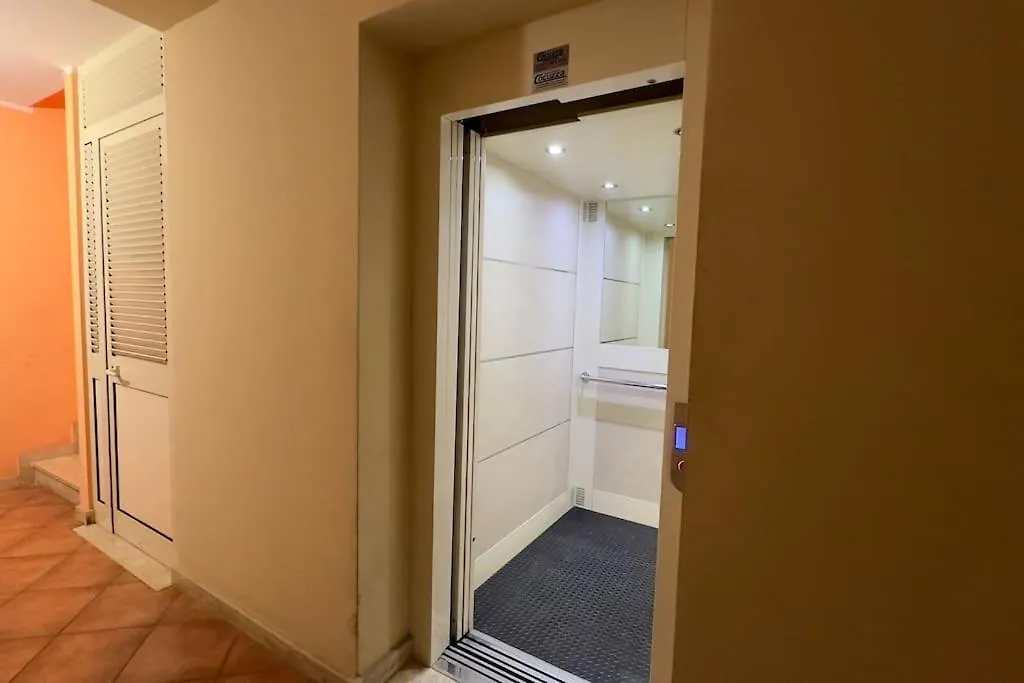 Molo Five Apartment Palermo 0*,  Italy