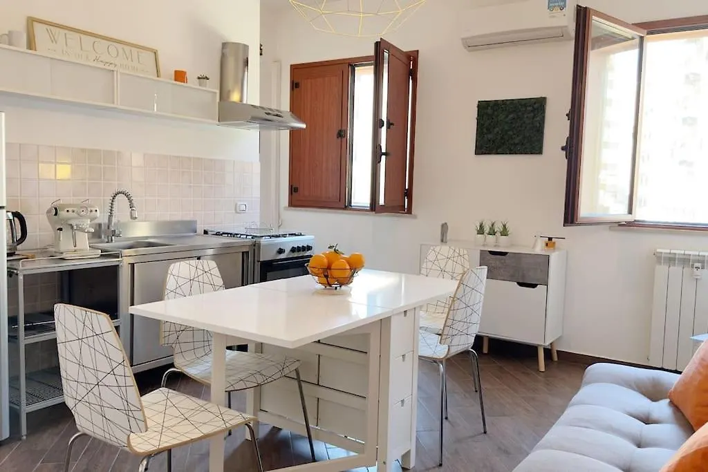 Molo Five Apartment Palermo 0*,